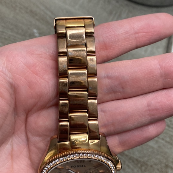 Rose Gold Fossil Watch - Picture 3 of 5